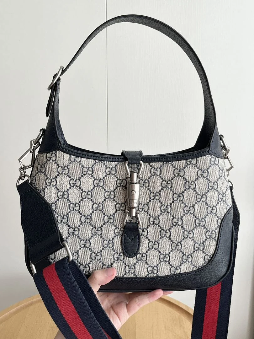 678843 - view 2