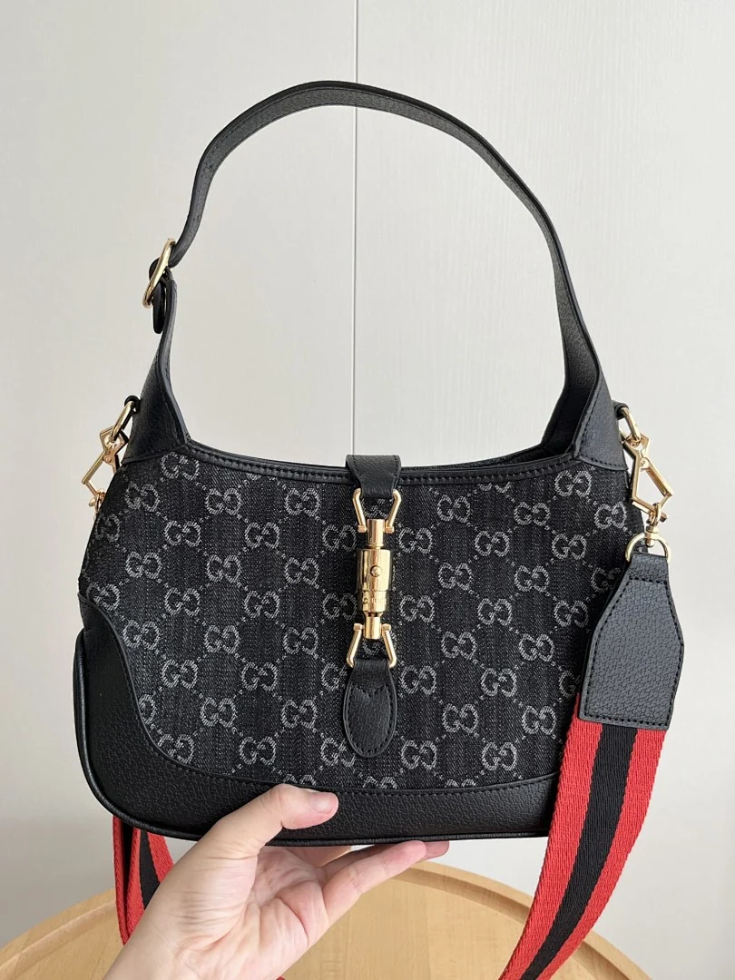 678843 - view 2