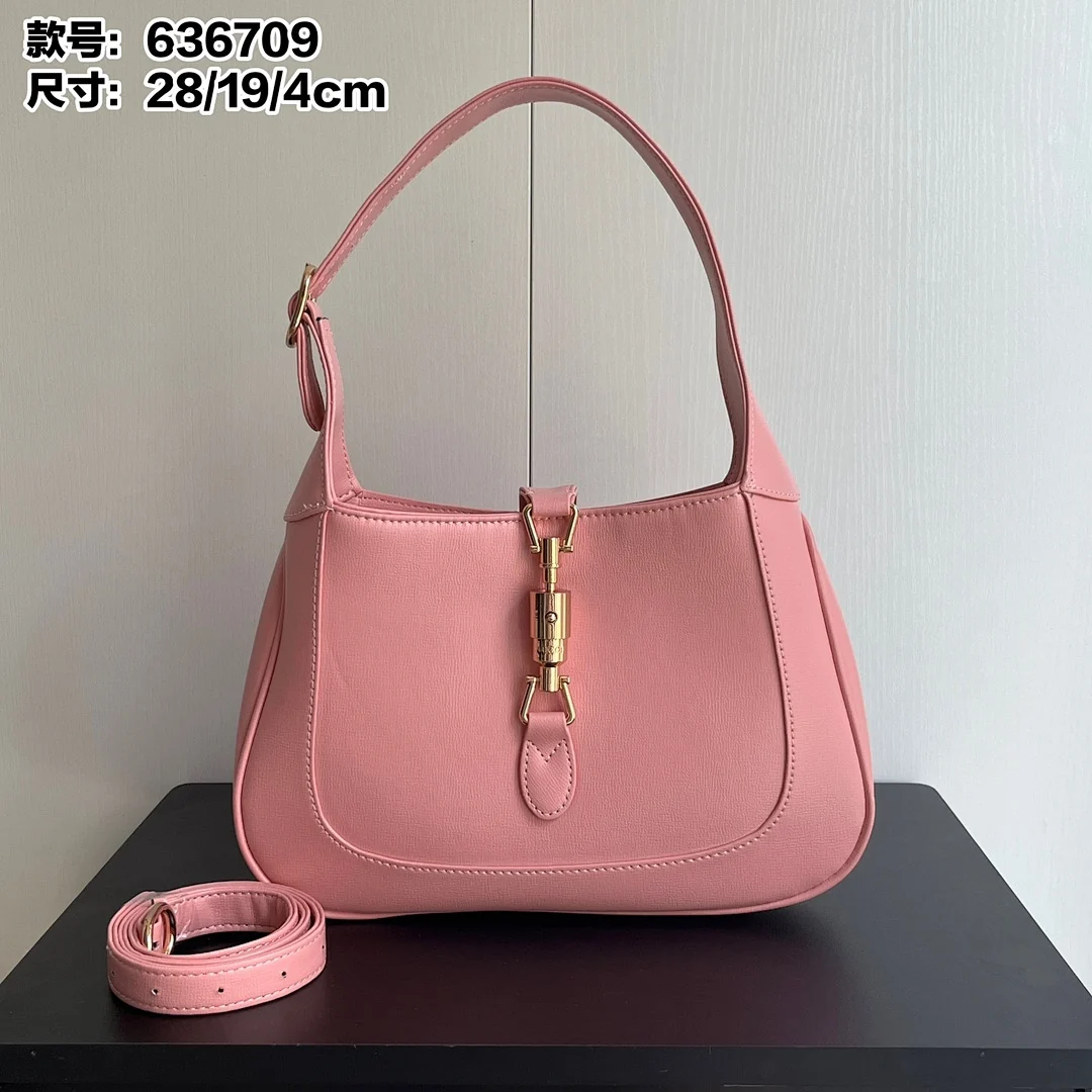 636709 - view 18